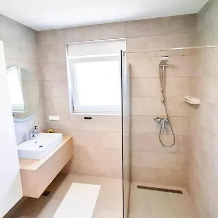 Vakantiehuis Family Friendly House With A Swimming Pool Povljana, Pag - 24256